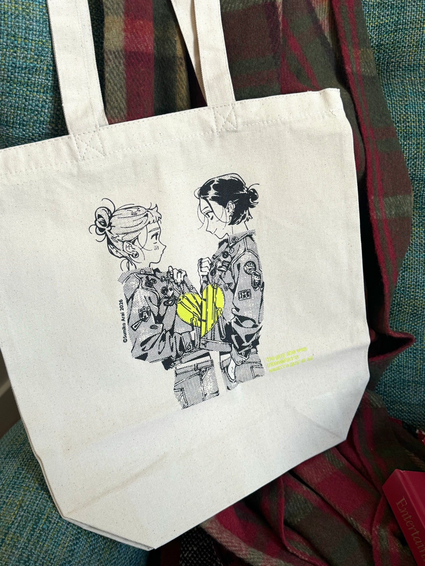 The Guy She Was Interested In Wasn’t A Guy At All 04 (Special Edition w/ Tote Bag and Acrylic Keychain) [Japanese Edition]